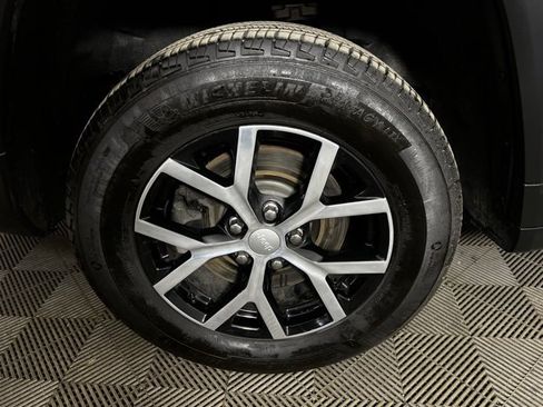 Used 2024 Jeep Grand Cherokee L Limited image 24