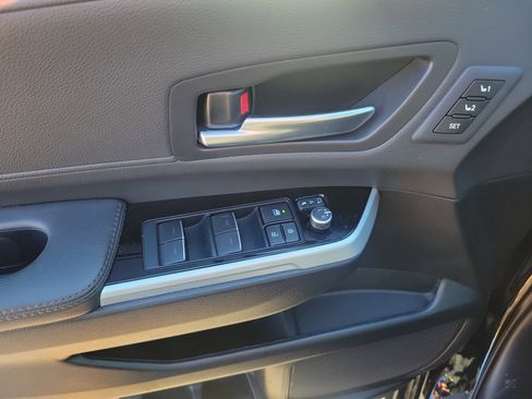 Used 2025 Toyota Sienna Platinum image 16