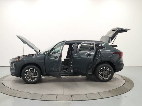 New 2026 Chevrolet Trax LT w/ LT Convenience Package FWD image 12