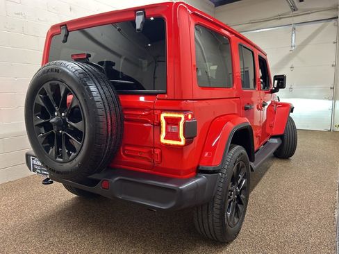 Used 2025 Jeep Wrangler Unlimited Sahara image 2