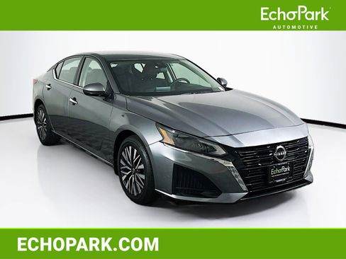 Used 2023 Nissan Altima 2.5 SV image 1