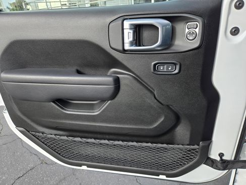 Certified 2024 Jeep Gladiator Sport image 21