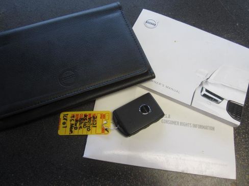 Used 2021 Volvo XC40 T5 Momentum image 35