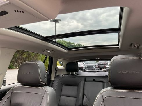 Used 2020 GMC Terrain Denali w/ Denali Premium Package FWD image 22