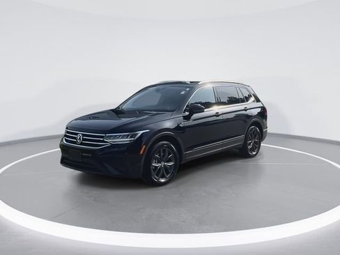 Certified 2022 Volkswagen Tiguan SE w/ Panoramic Sunroof Package image 4