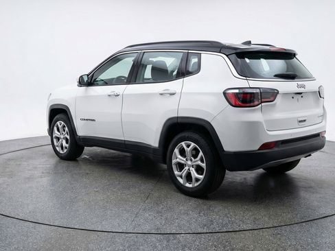 Used 2025 Jeep Compass Latitude image 6