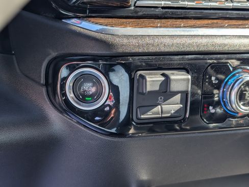 Used 2025 GMC Sierra 1500 Elevation w/ Preferred Package image 19