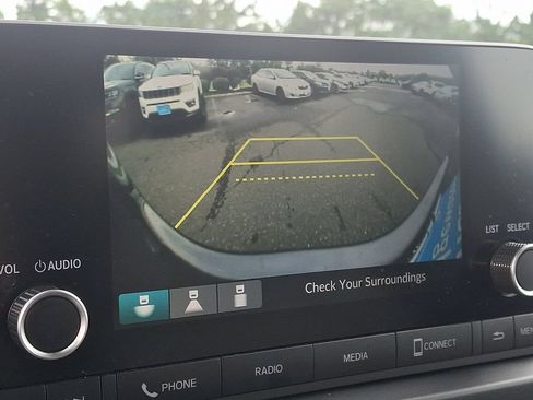 Used 2023 Honda Pilot LX image 18