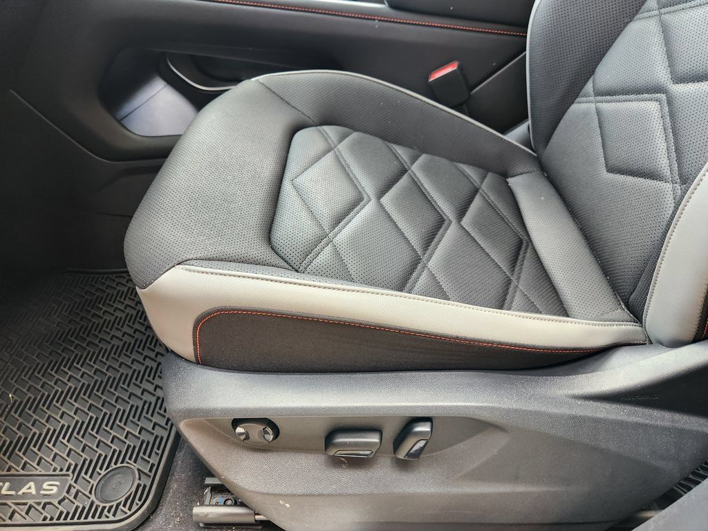Used 2024 Volkswagen Atlas Peak Edition SE AWD/4WD image 24