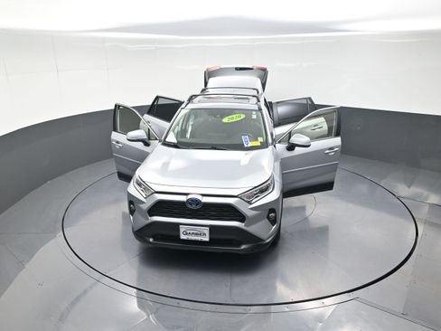 Used 2020 Toyota RAV4 XLE w/ Convenience Package image 12