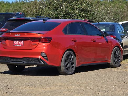 Used 2022 Kia Forte GT-Line w/ GT-Line Premium Package FWD image 4