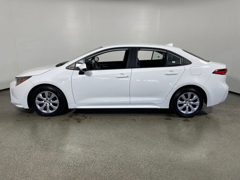 Used 2021 Toyota Corolla LE image 6