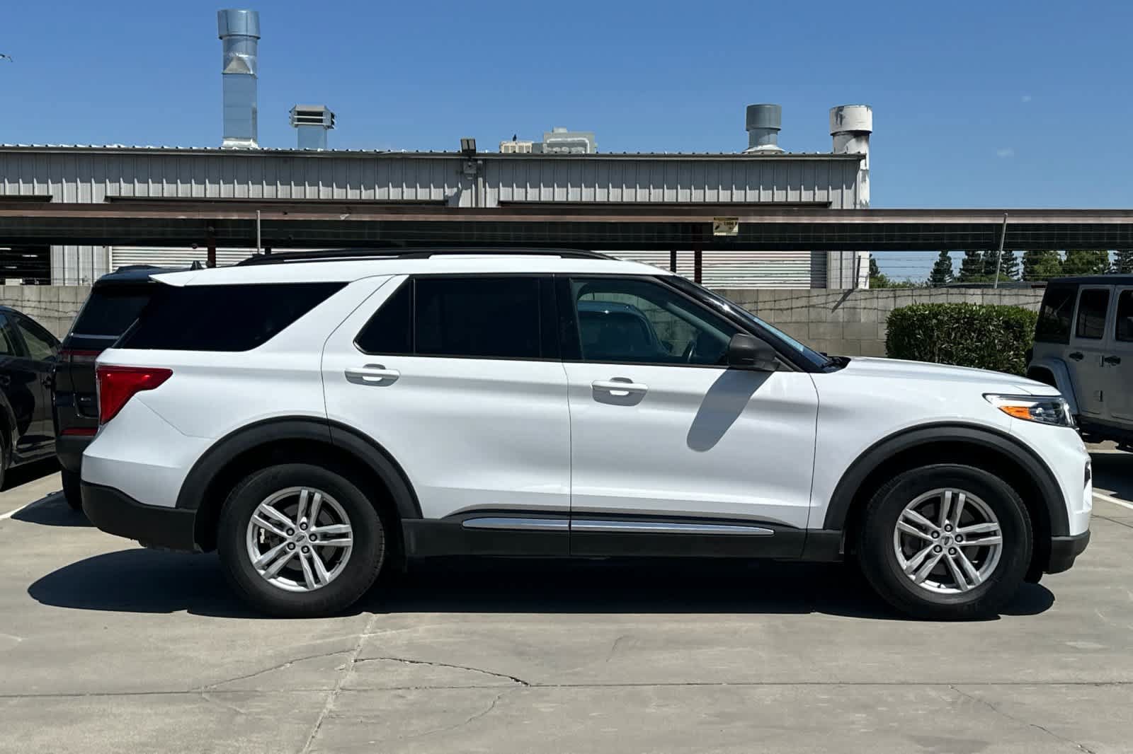 Used 2021 Ford Explorer XLT RWD image 9