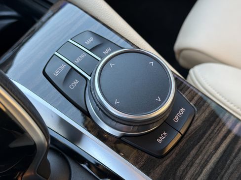 Used 2020 BMW 530i w/ Convenience Package image 35