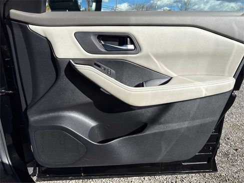 Used 2024 Nissan Rogue SV image 23