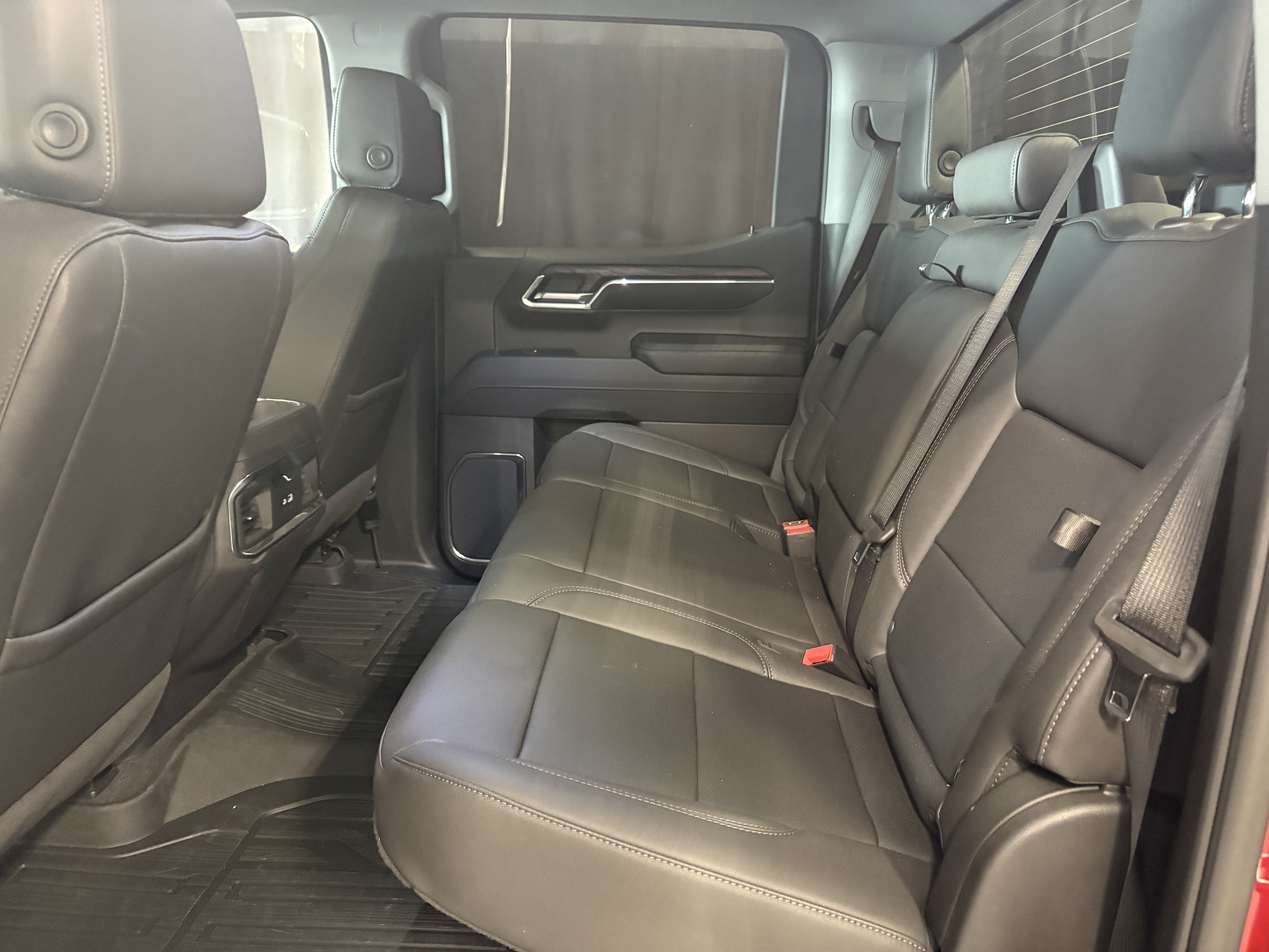 Used 2024 GMC Sierra 1500 SLT w/ SLT Premium Package RWD image 9