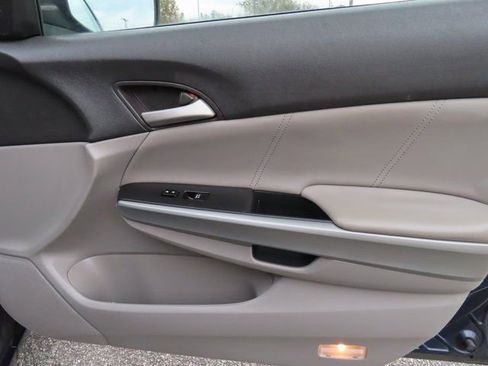 Used 2010 Honda Accord EX-L image 32