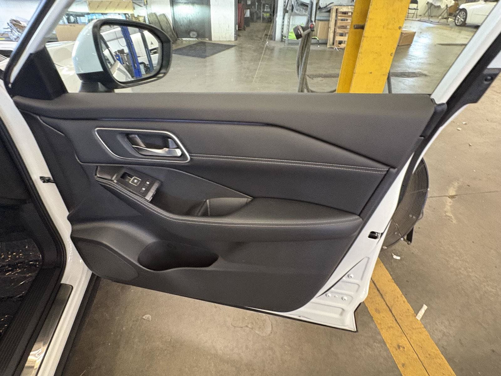 Used 2026 Nissan Rogue Platinum w/ Tech Package AWD/4WD image 15