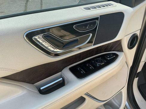 Used 2020 Lincoln Navigator 2WD image 16