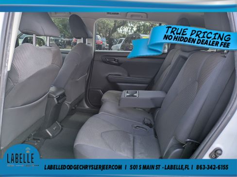 Used 2022 Toyota Highlander LE FWD image 13