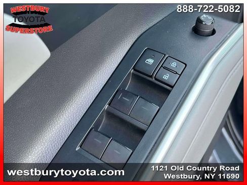 Used 2022 Toyota Highlander XLE AWD/4WD image 23