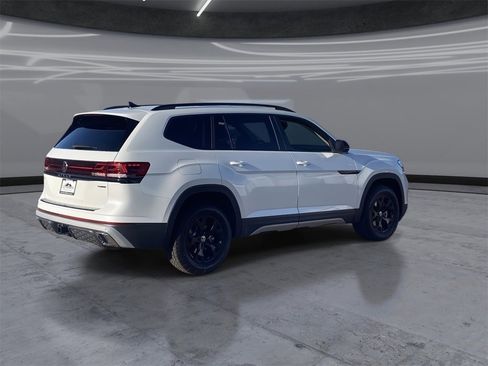 New 2026 Volkswagen Atlas Peak Edition image 5