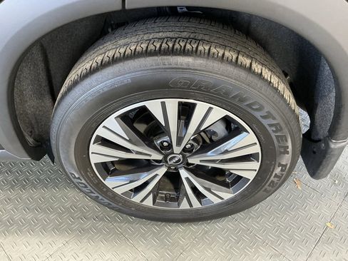 Used 2023 Nissan Rogue SV image 34