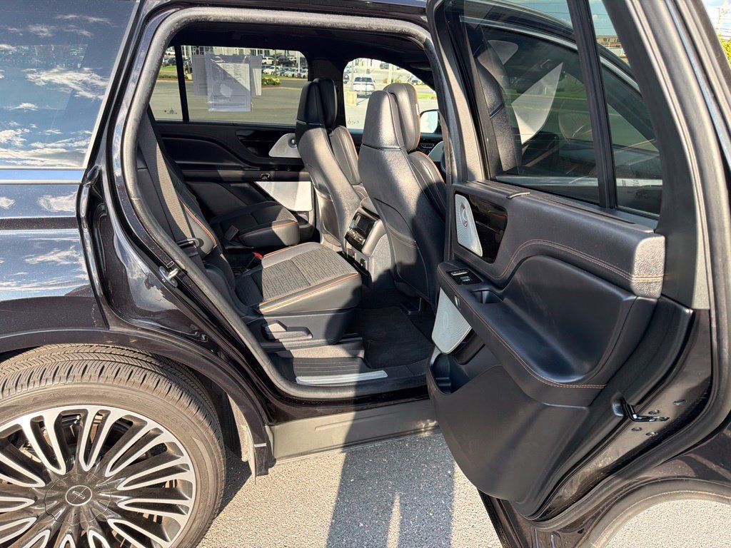 Certified 2025 Lincoln Aviator Black Label AWD/4WD image 19