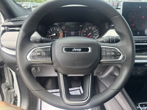 Used 2024 Jeep Compass Latitude AWD/4WD image 17