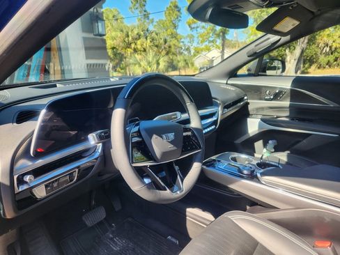 Used 2024 Cadillac Lyriq Luxury image 3