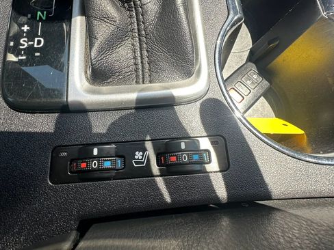 Used 2018 Toyota Highlander Limited AWD/4WD image 17