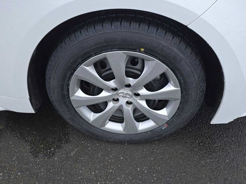 Used 2024 Toyota Corolla LE FWD image 11