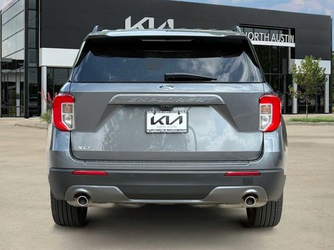 Used 2024 Ford Explorer XLT w/ Equipment Group 202A RWD image 9