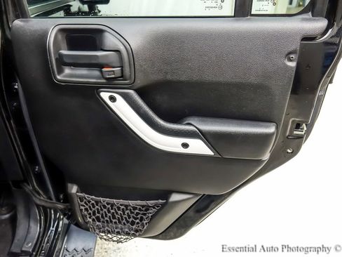 Used 2015 Jeep Wrangler Unlimited Sahara image 21