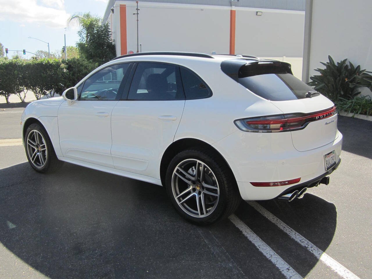 Used 2020 Porsche Macan Turbo AWD/4WD image 6