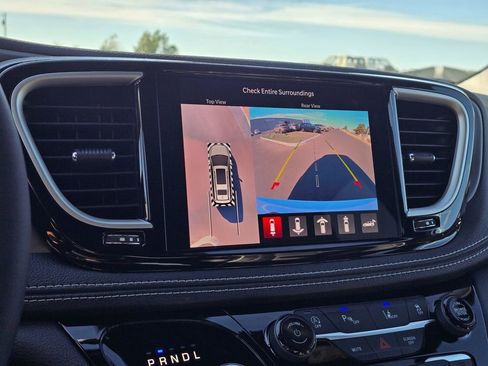 New 2027 Chrysler Pacifica Limited AWD/4WD image 19
