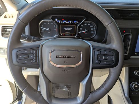 Used 2021 GMC Yukon Denali w/ Denali Ultimate Package image 39