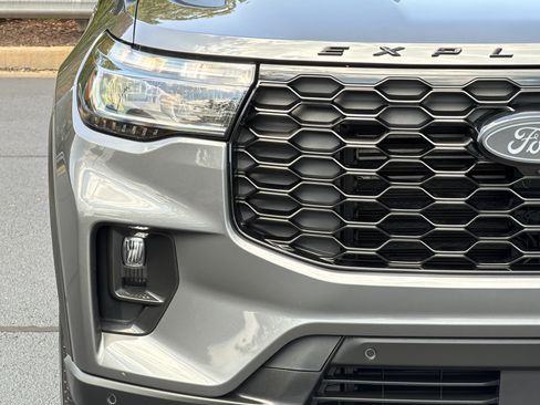 Used 2025 Ford Explorer ST-Line RWD image 17