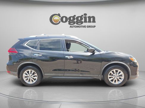 Used 2018 Nissan Rogue SV w/ Premium Package FWD image 6