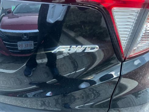 Used 2020 Honda HR-V LX image 11