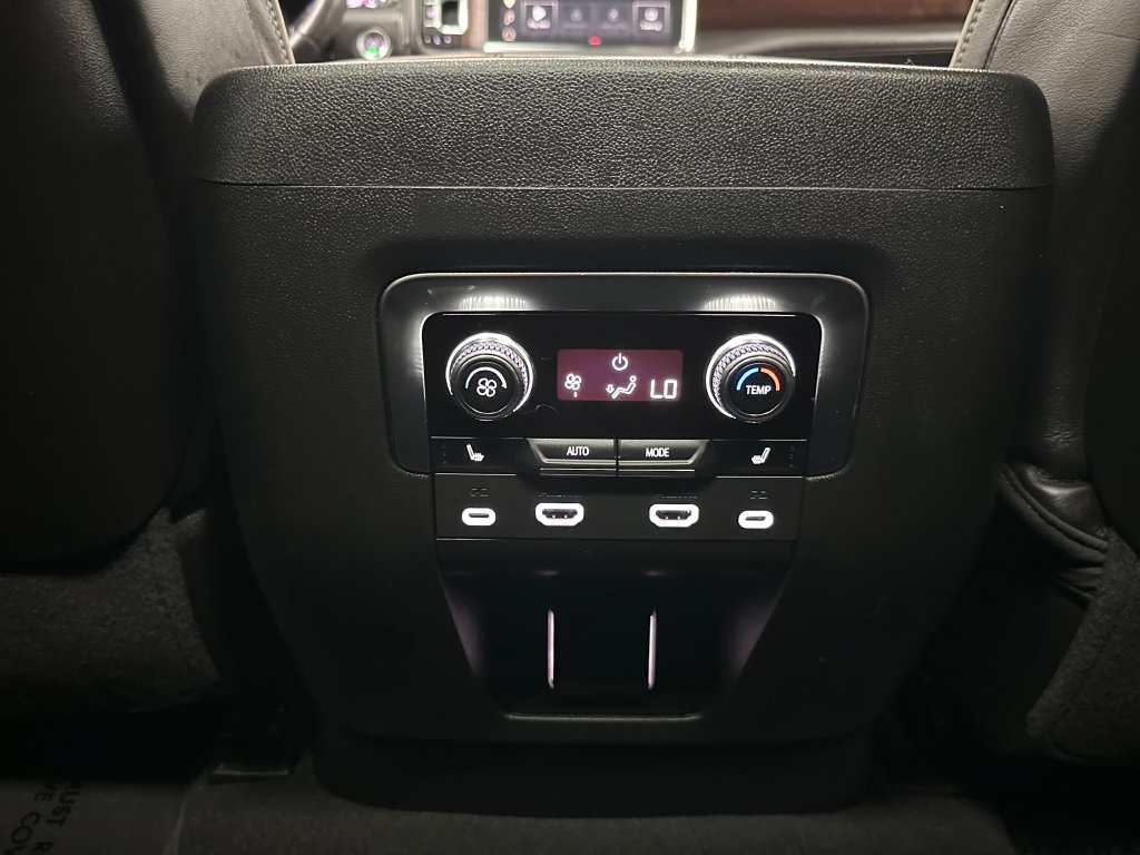Used 2024 GMC Yukon XL Denali Ultimate AWD/4WD image 25