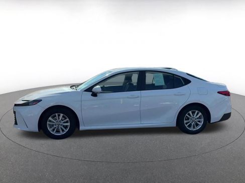 Used 2025 Toyota Camry LE image 9