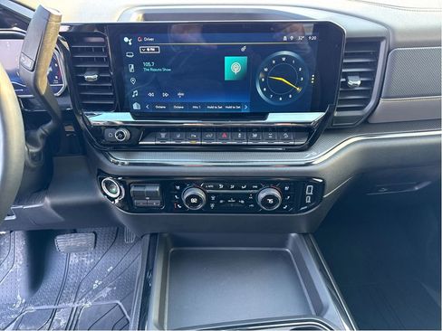 Used 2025 Chevrolet Silverado 2500 ZR2 w/ Technology Package image 19