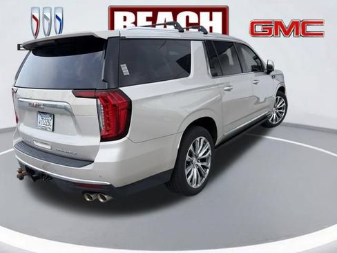 Used 2022 GMC Yukon XL Denali w/ Denali Ultimate Package AWD/4WD image 2