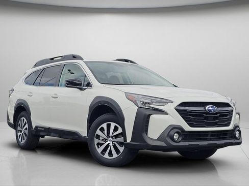 Used 2025 Subaru Outback Premium AWD/4WD image 2