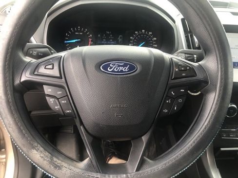 Used 2020 Ford Edge SE image 11