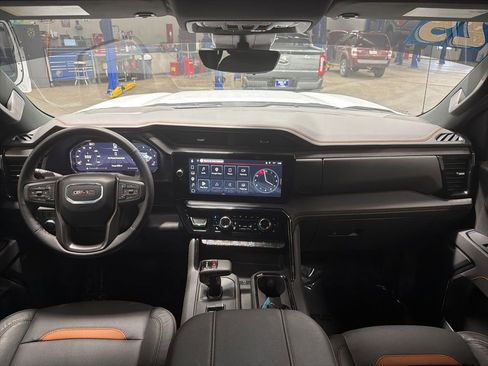 Used 2025 GMC Sierra 1500 AT4 w/ AT4 Premium Package AWD/4WD image 12