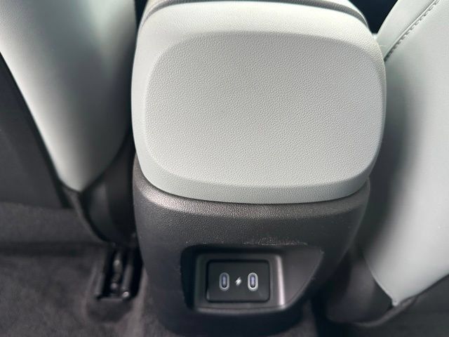 Used 2025 Hyundai Elantra Limited FWD image 15