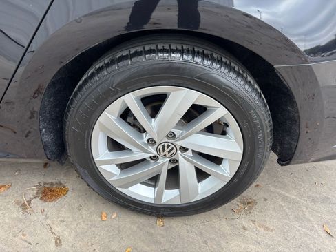 Used 2018 Volkswagen Passat 2.0T SE w/ SE Lighting Package image 9