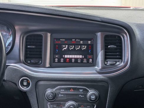 Used 2018 Dodge Charger SXT w/ Blacktop Package RWD image 17